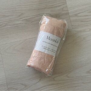 NEW Soft Muslin Swaddle Blanket in Peach